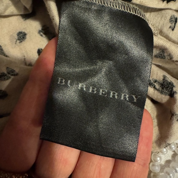 Burberry Black and Cream Patterned Garment - Picture 3 of 5